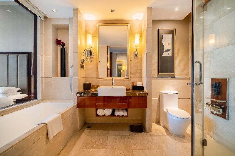 Crowne Plaza Zhenjiang image