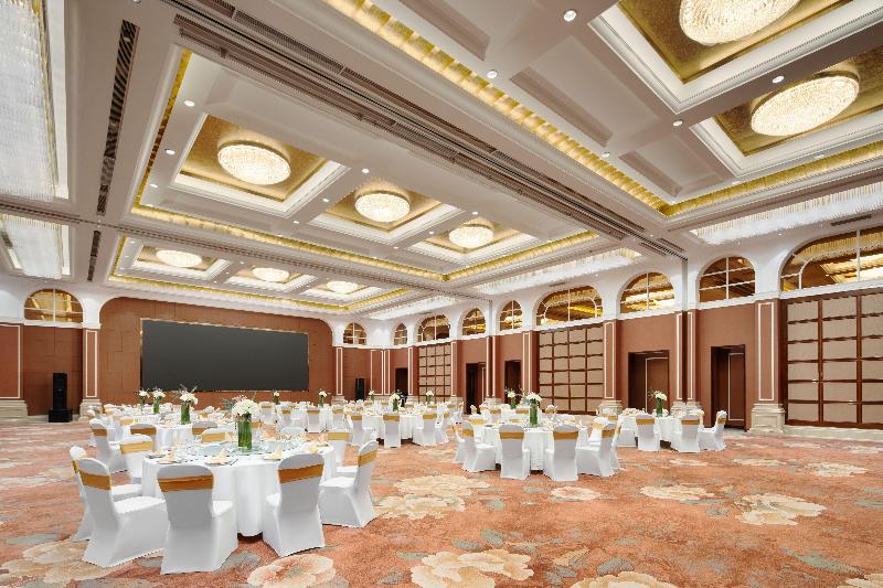 Crowne Plaza Zhenjiang image