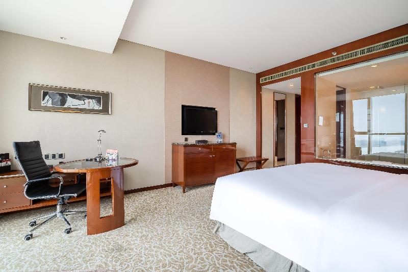 Crowne Plaza Zhenjiang image