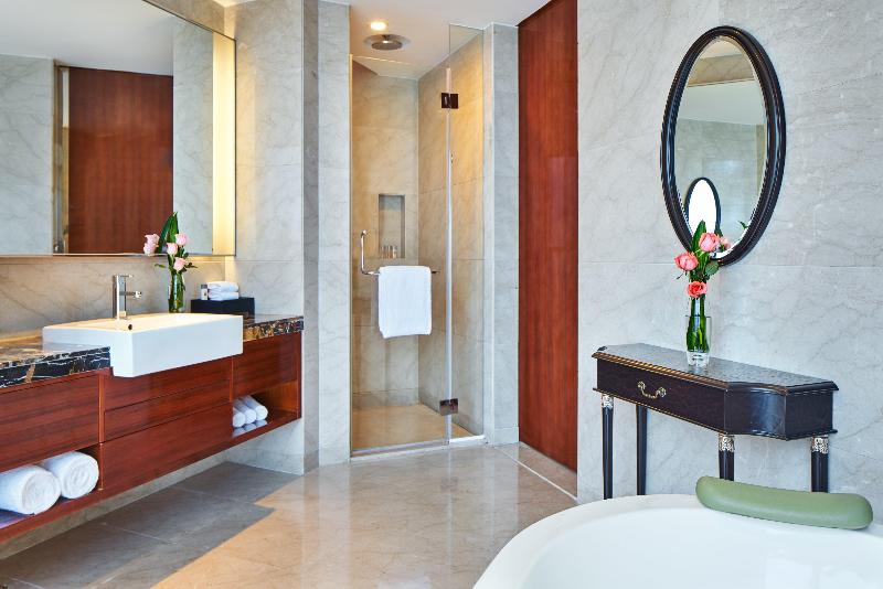 Crowne Plaza Zhenjiang image