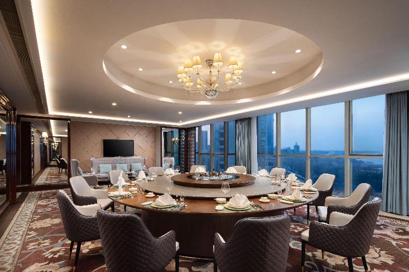 Crowne Plaza Zhenjiang image