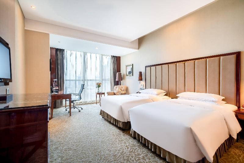 Crowne Plaza Zhenjiang image