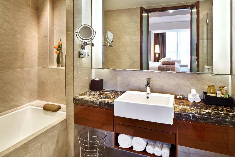 Crowne Plaza Zhenjiang image