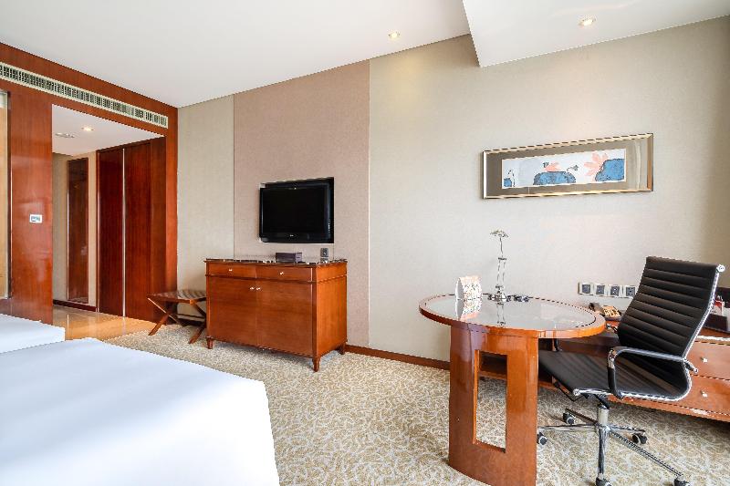 Crowne Plaza Zhenjiang image