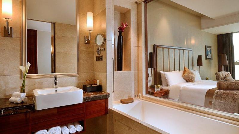 Crowne Plaza Zhenjiang image