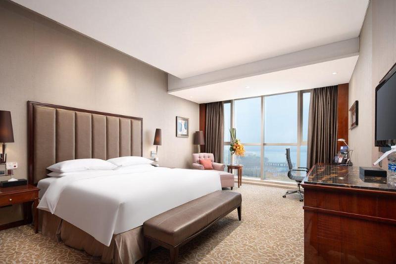 Crowne Plaza Zhenjiang image