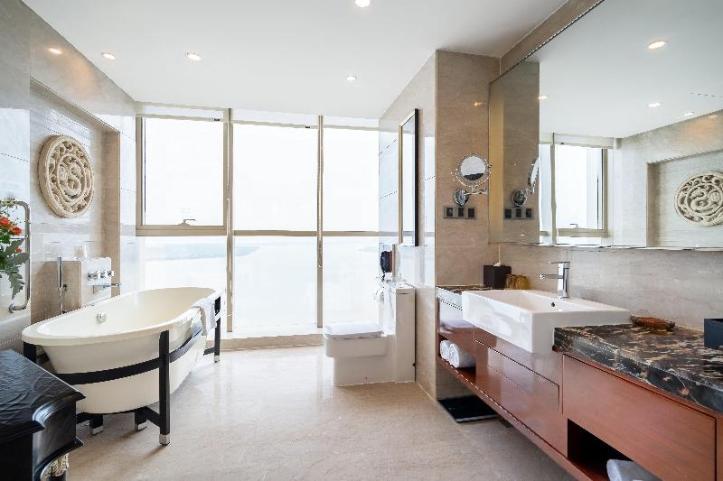 Crowne Plaza Zhenjiang image