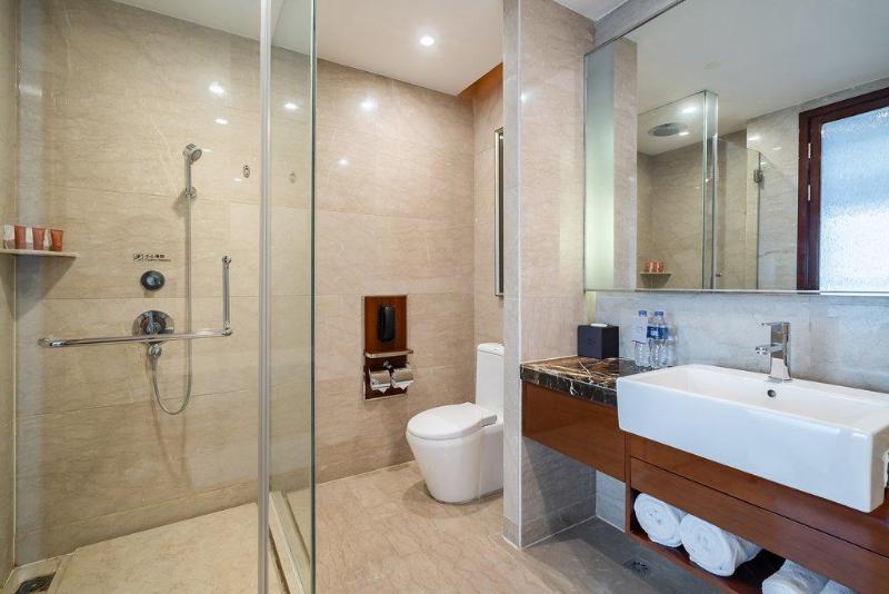 Crowne Plaza Zhenjiang image