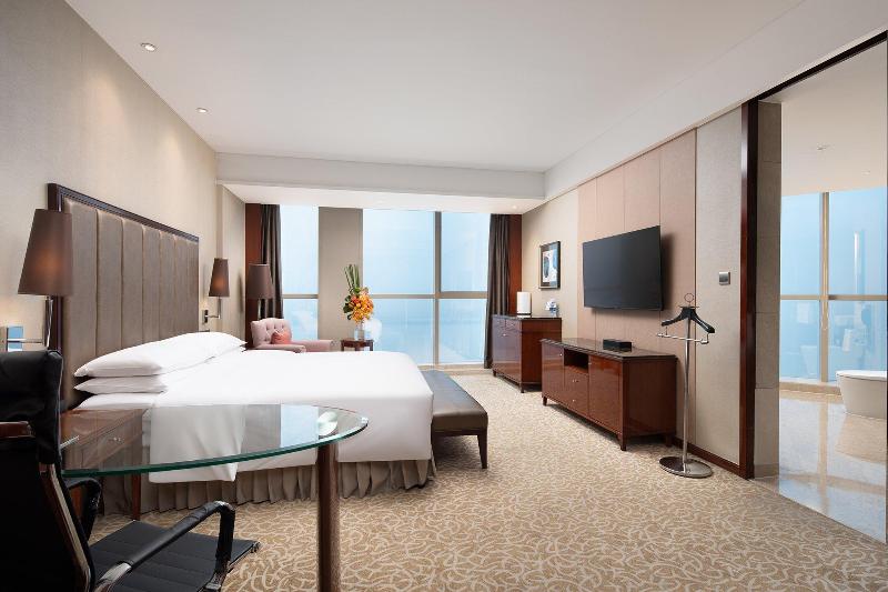 Crowne Plaza Zhenjiang image