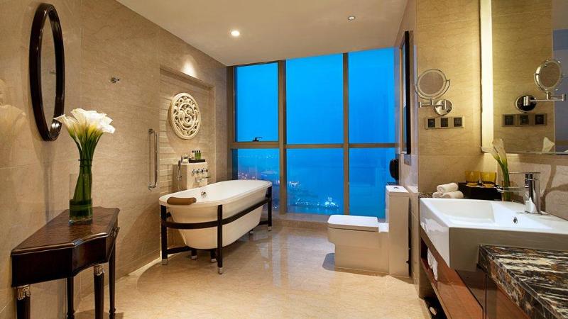 Crowne Plaza Zhenjiang image
