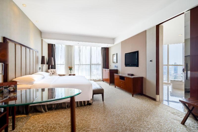 Crowne Plaza Zhenjiang image