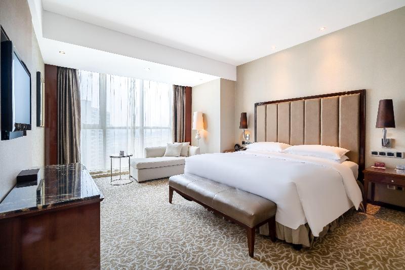 Crowne Plaza Zhenjiang image