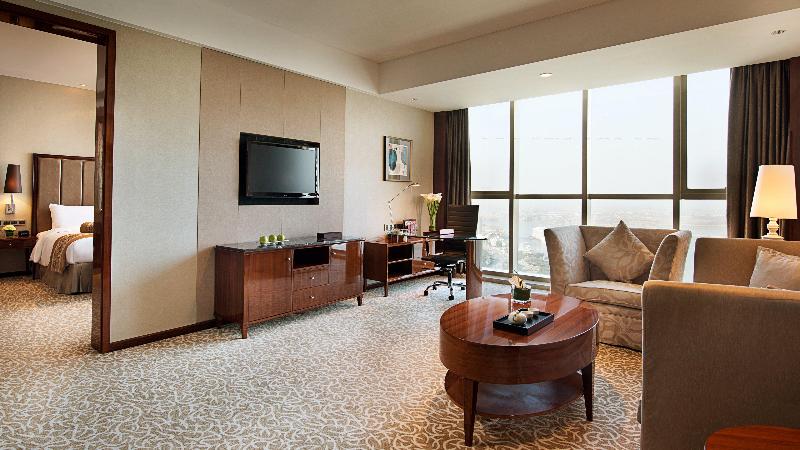 Crowne Plaza Zhenjiang image