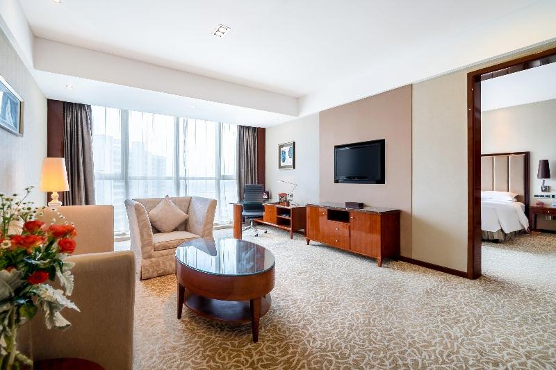 Crowne Plaza Zhenjiang image