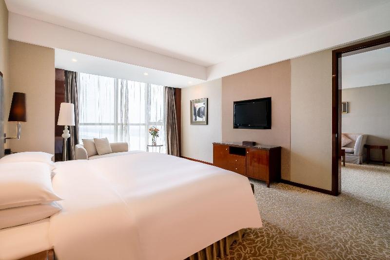Crowne Plaza Zhenjiang image