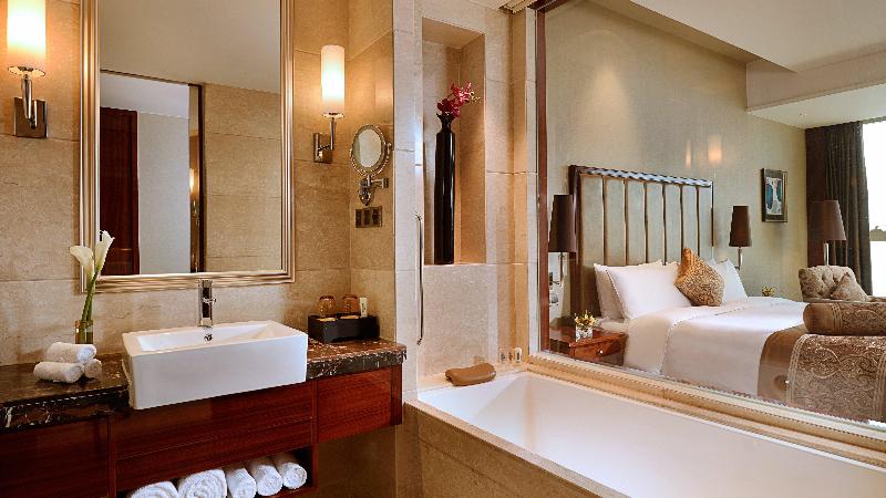 Crowne Plaza Zhenjiang image