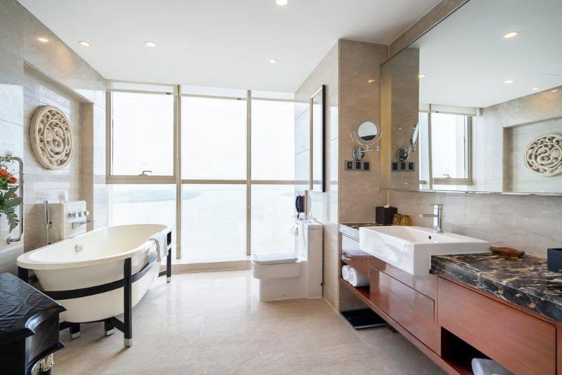 Crowne Plaza Zhenjiang image