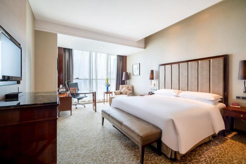 Crowne Plaza Zhenjiang image