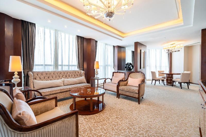Crowne Plaza Zhenjiang image
