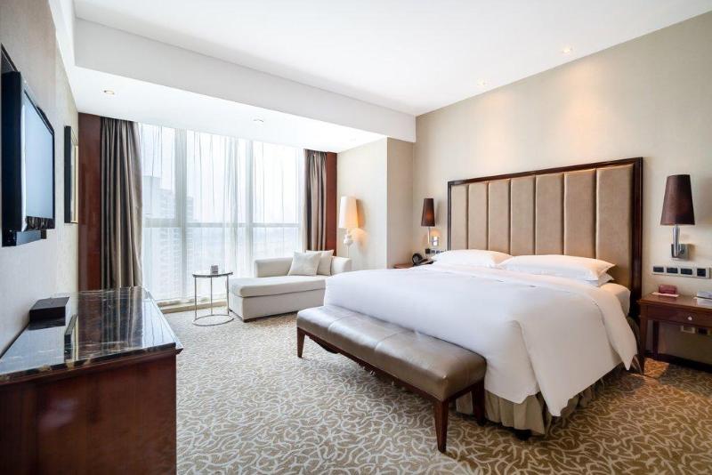 Crowne Plaza Zhenjiang image