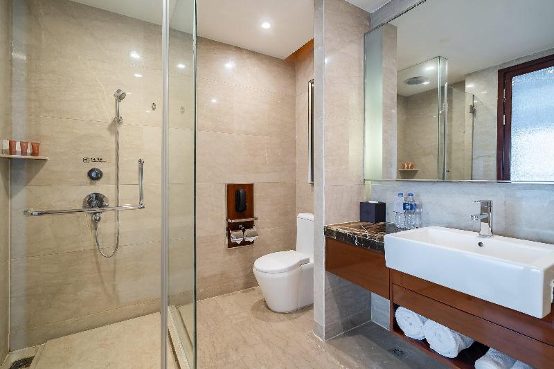 Crowne Plaza Zhenjiang image