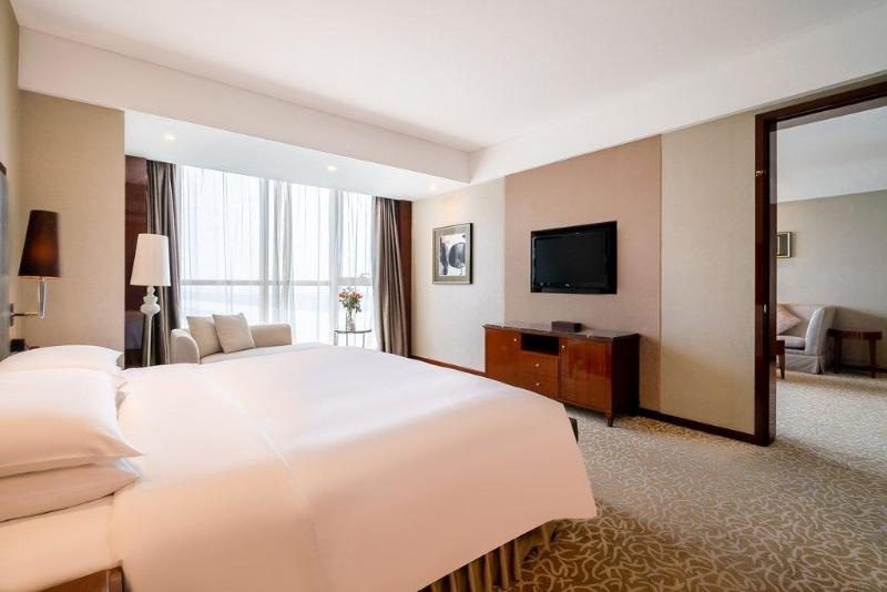 Crowne Plaza Zhenjiang image