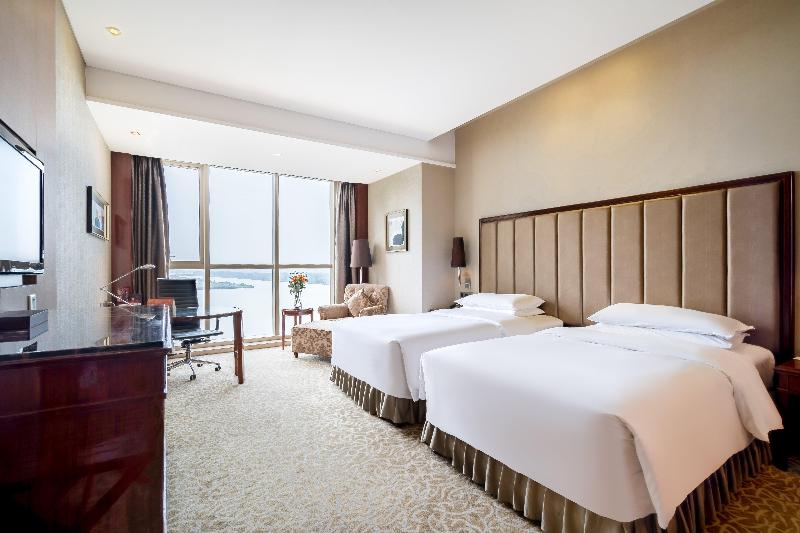 Crowne Plaza Zhenjiang image
