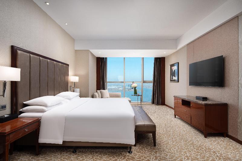 Crowne Plaza Zhenjiang image