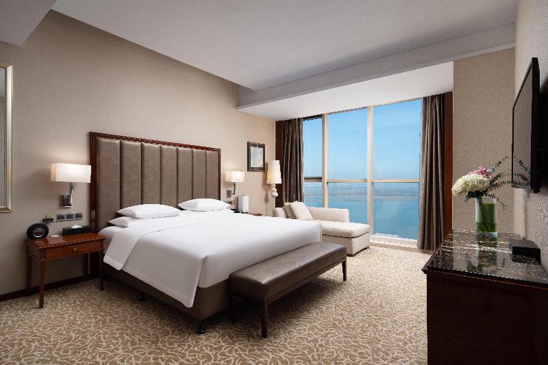 Crowne Plaza Zhenjiang image