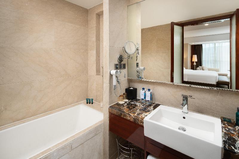 Crowne Plaza Zhenjiang image