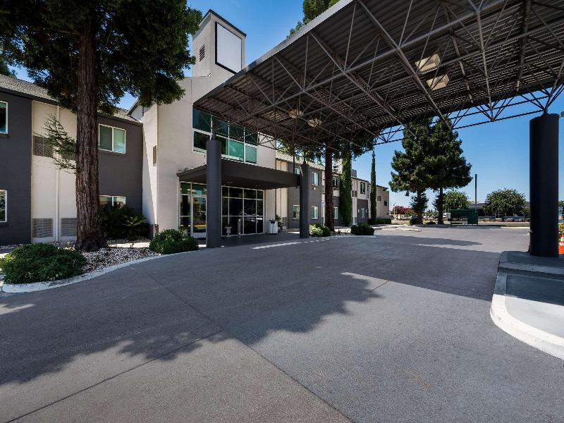Travelodge by Wyndham Yuba City image