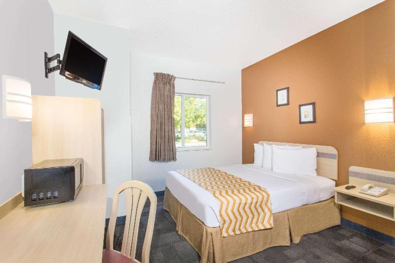 Travelodge by Wyndham Yuba City image