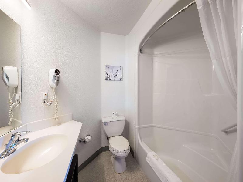 Travelodge by Wyndham Yuba City image