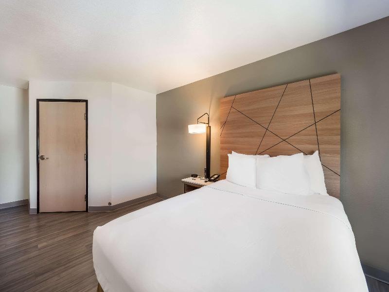 Travelodge by Wyndham Yuba City image