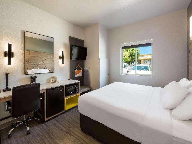Travelodge by Wyndham Yuba City image