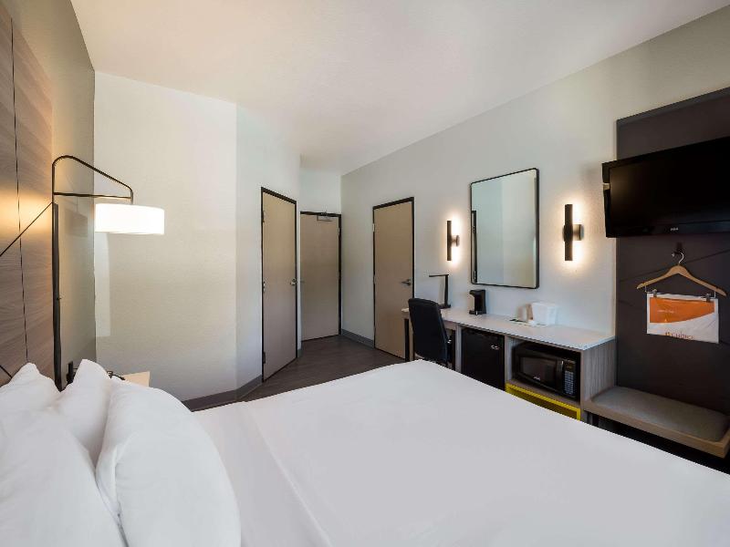 Travelodge by Wyndham Yuba City image