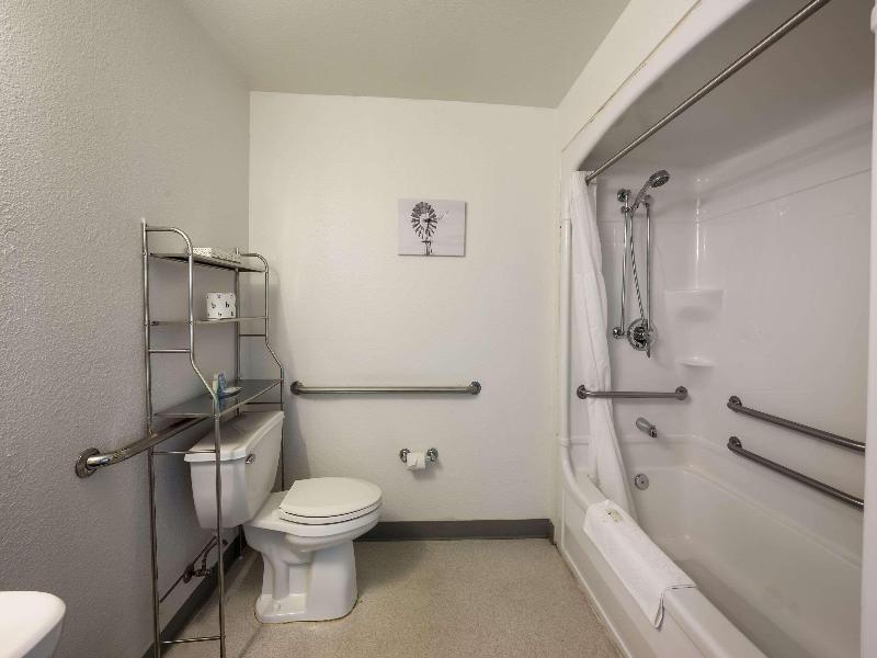 Travelodge by Wyndham Yuba City image