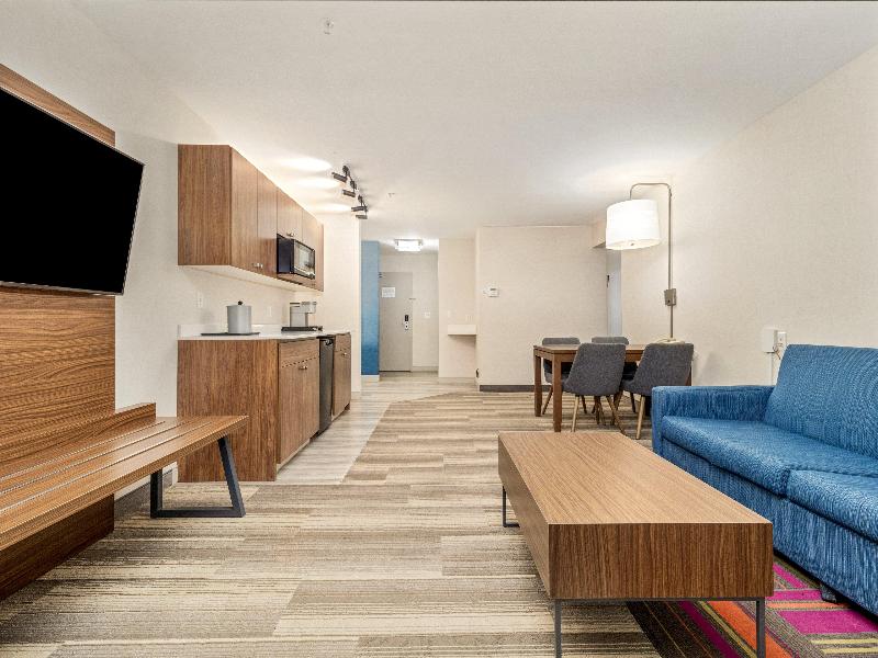 Holiday Inn Express Hotel & Suites Medicine Hat image