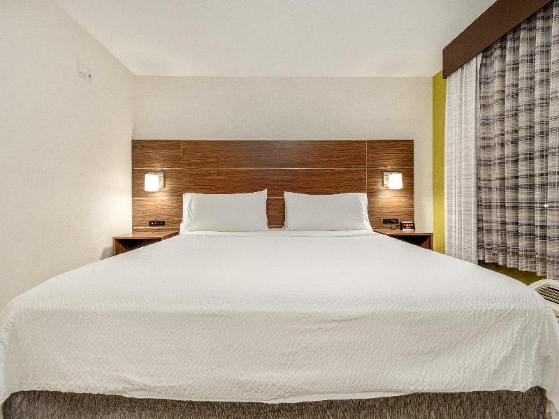 Holiday Inn Express Hotel & Suites Medicine Hat image