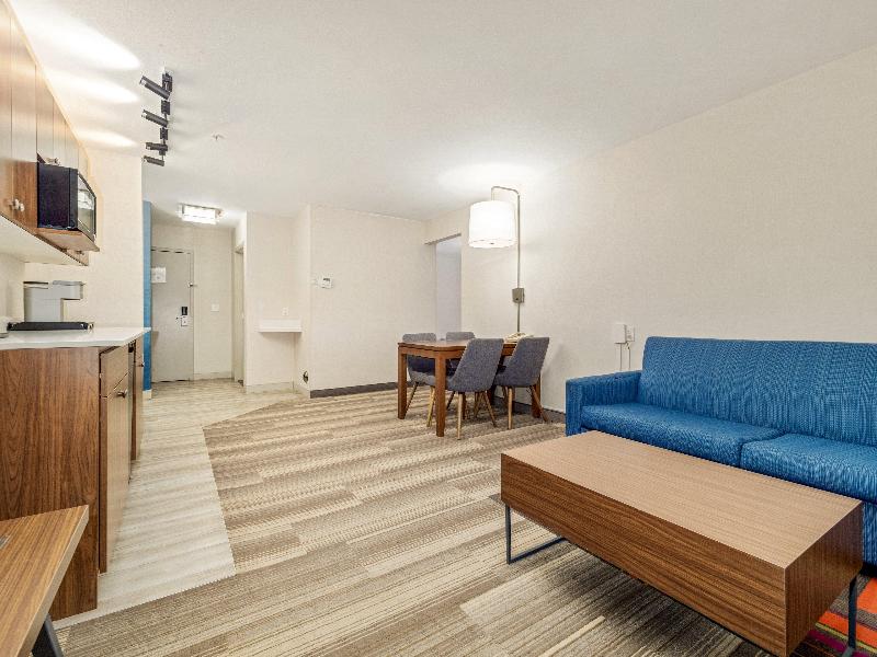 Holiday Inn Express Hotel & Suites Medicine Hat image