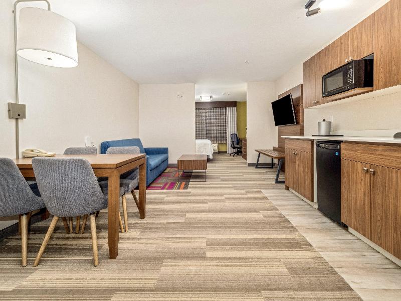 Holiday Inn Express Hotel & Suites Medicine Hat image