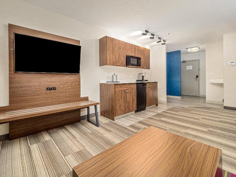 Holiday Inn Express Hotel & Suites Medicine Hat image
