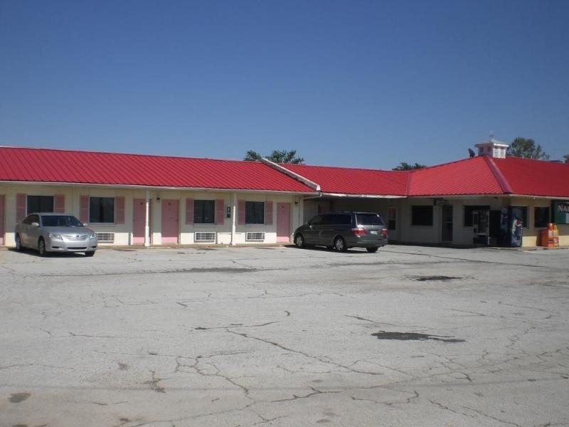Super 7 Inn Siloam Springs image