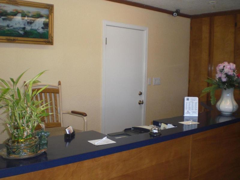 Super 7 Inn Siloam Springs image