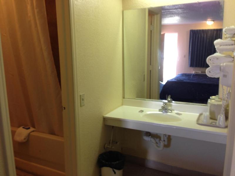 Super 7 Inn Siloam Springs image