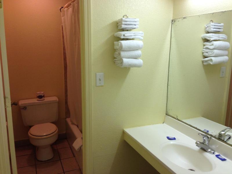 Super 7 Inn Siloam Springs image