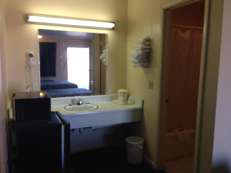 Super 7 Inn Siloam Springs image