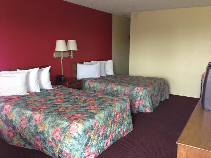 Super 7 Inn Siloam Springs image