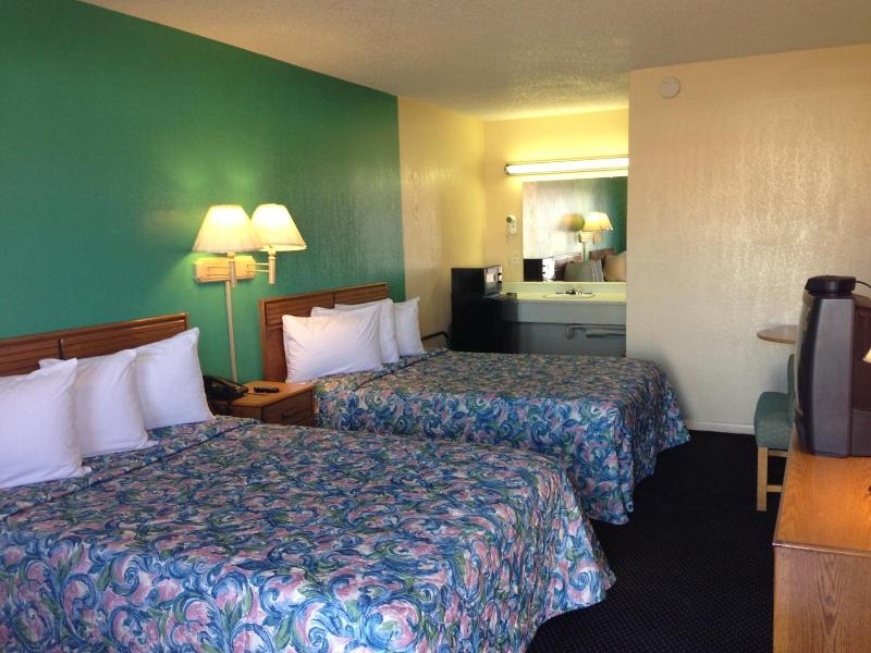 Super 7 Inn Siloam Springs image