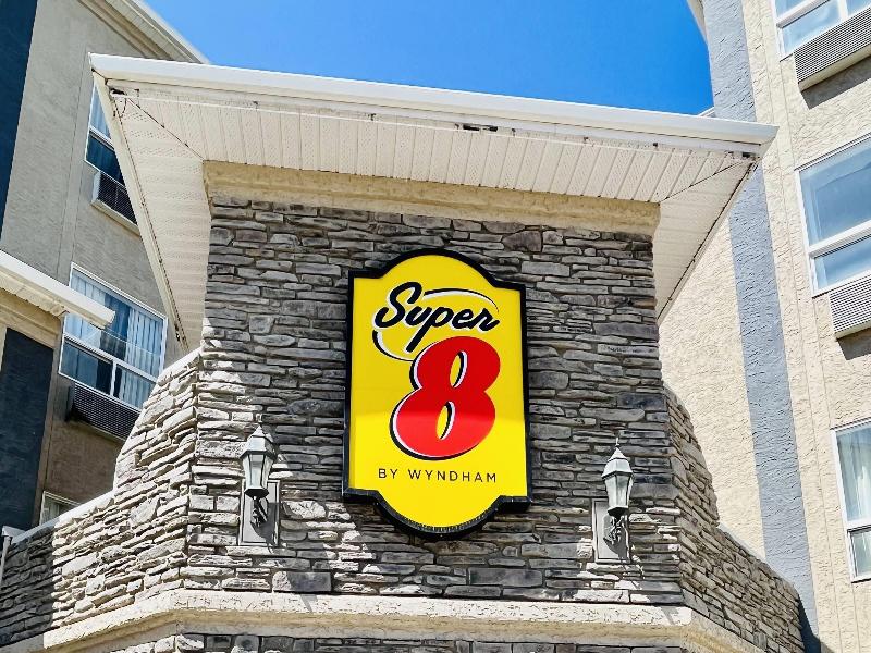 Super 8 By Wyndham Grande Prairie